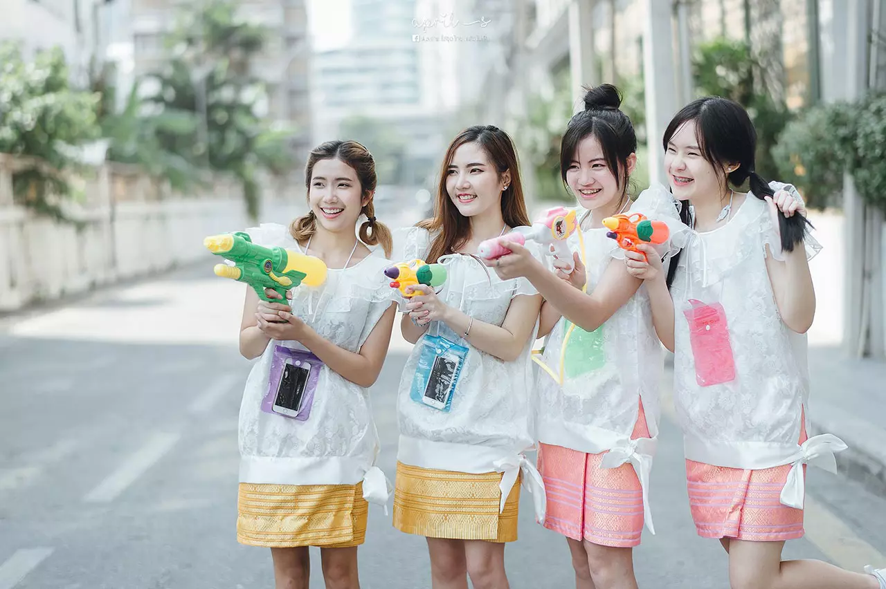 น่ารัก ไม่โป๊! แชร์กระจายรับสงกรานต์ ภาพสาวน้อยใส่ชุดไทย ใสๆวัยรุ่นชอบ