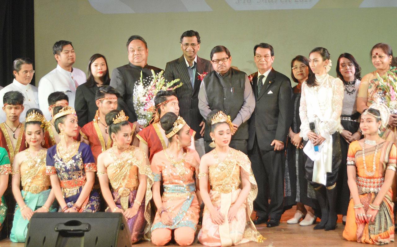 ปิดงาน ปรีชา แก่นสา กสญ. ณ เมืองกัลกัตตา อินเดีย เป็นเจ้าภาพปิดงาน “ฉลอง 70 ปี ความสัมพันธ์ไทย-อินเดีย” โดยมีคณะนาฏศิลป์ไทยไปแสดงตามเมืองสำคัญของอินเดีย และมาปิดท้ายโครงการ ที่เมืองกัลกัตตา.