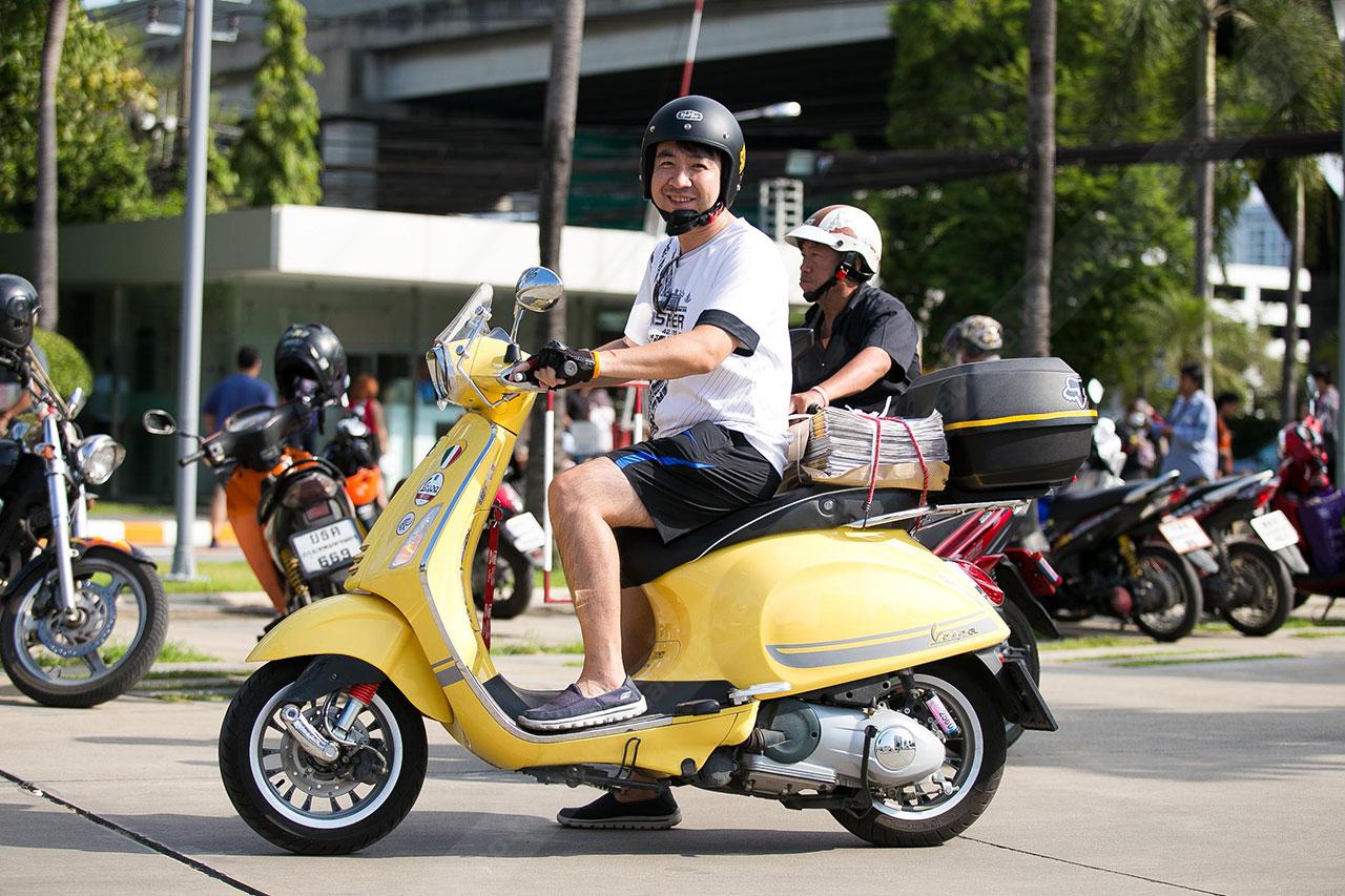 ขับขี่สะดวกสะบายพร้อมขน นสพ.ไทยรัฐฉบับพิเศษ