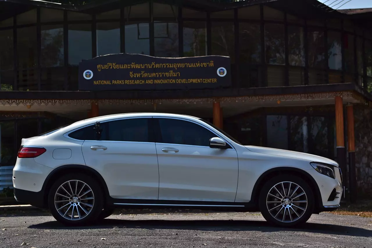 ถังเดียวเที่ยวพันกิโลเมตร MERCEDES BENZ GLC 250d COUPE AMG DYNAMIC PLUS