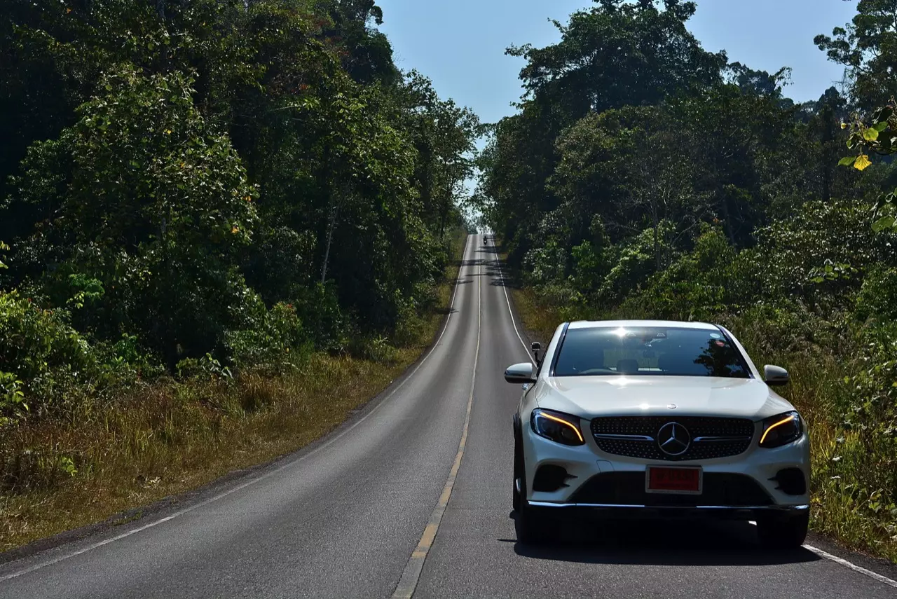 ถังเดียวเที่ยวพันกิโลเมตร MERCEDES BENZ GLC 250d COUPE AMG DYNAMIC PLUS