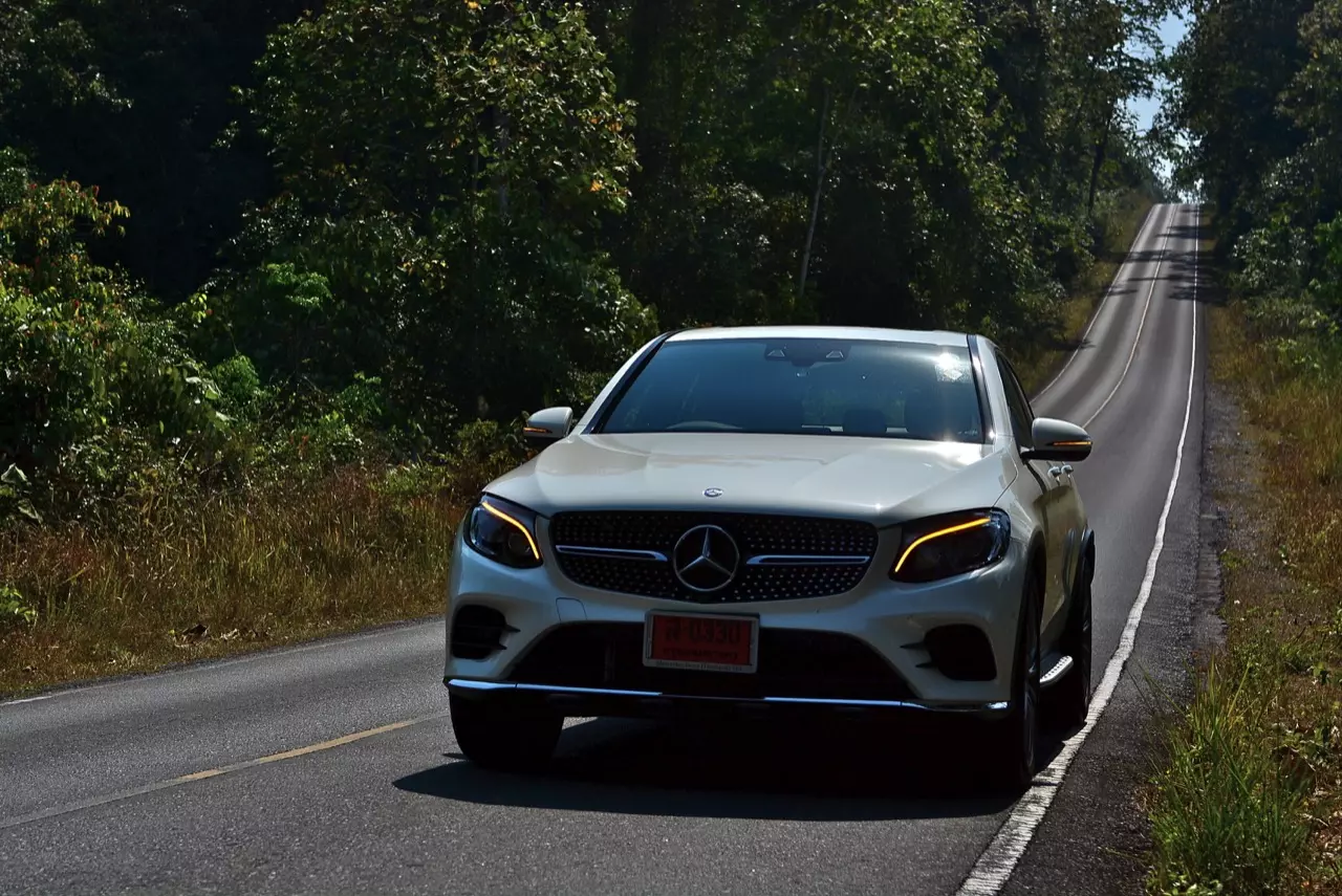 ถังเดียวเที่ยวพันกิโลเมตร MERCEDES BENZ GLC 250d COUPE AMG DYNAMIC PLUS