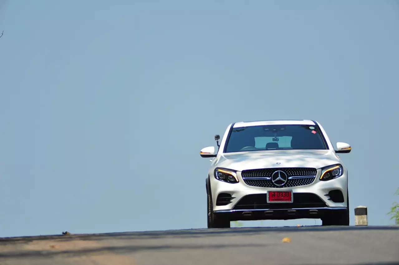 ถังเดียวเที่ยวพันกิโลเมตร MERCEDES BENZ GLC 250d COUPE AMG DYNAMIC PLUS