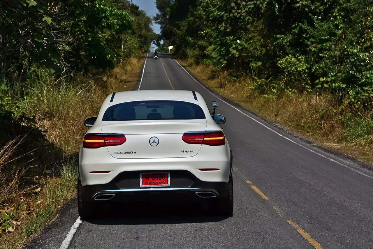 ถังเดียวเที่ยวพันกิโลเมตร MERCEDES BENZ GLC 250d COUPE AMG DYNAMIC PLUS
