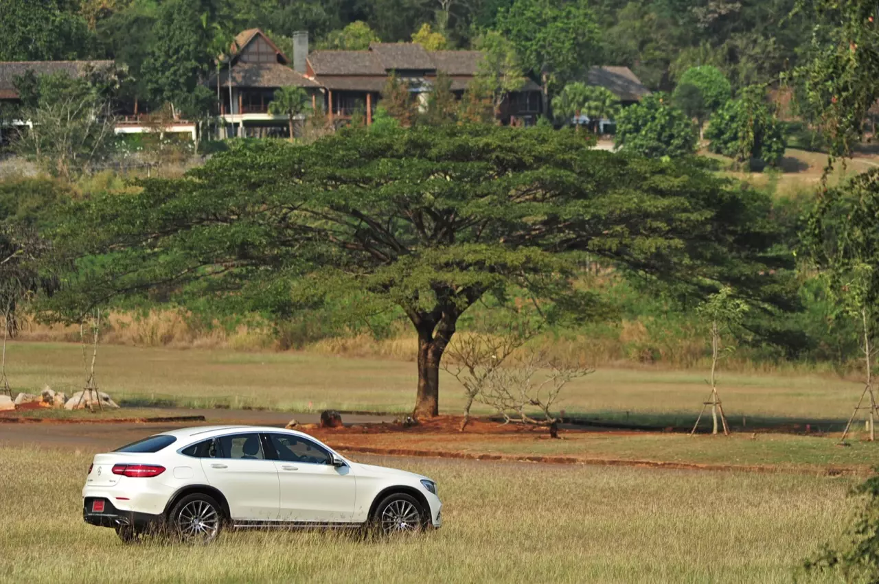 ถังเดียวเที่ยวพันกิโลเมตร MERCEDES BENZ GLC 250d COUPE AMG DYNAMIC PLUS