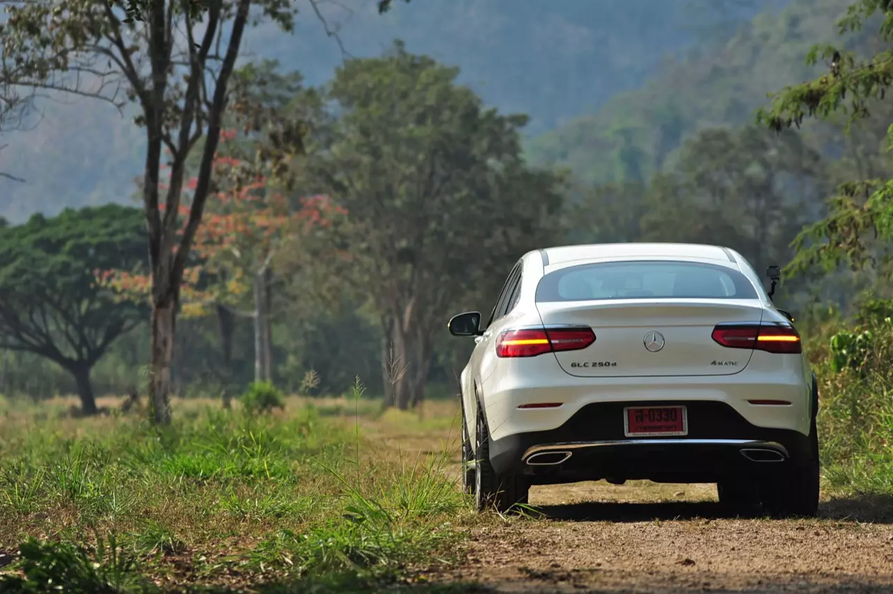ถังเดียวเที่ยวพันกิโลเมตร MERCEDES BENZ GLC 250d COUPE AMG DYNAMIC PLUS