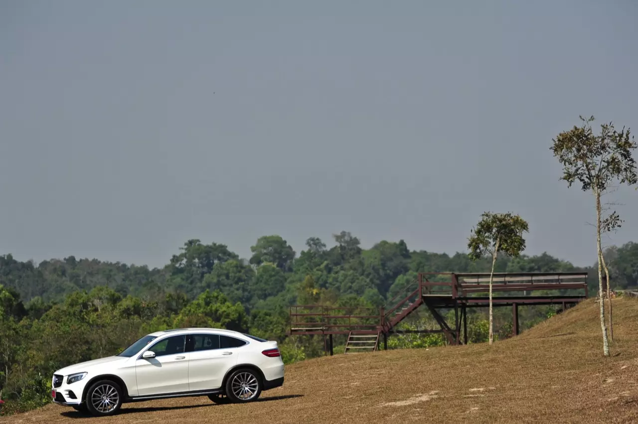 ถังเดียวเที่ยวพันกิโลเมตร MERCEDES BENZ GLC 250d COUPE AMG DYNAMIC PLUS