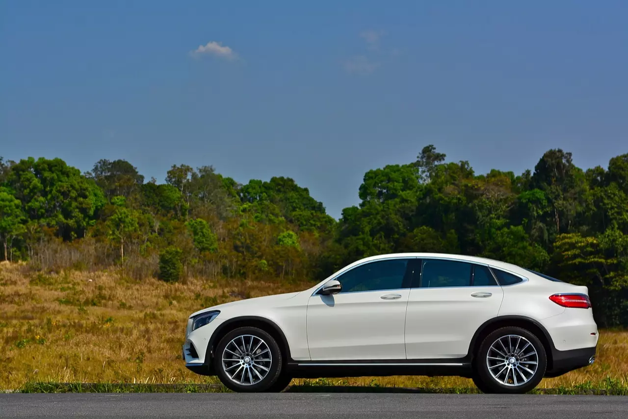 ถังเดียวเที่ยวพันกิโลเมตร MERCEDES BENZ GLC 250d COUPE AMG DYNAMIC PLUS
