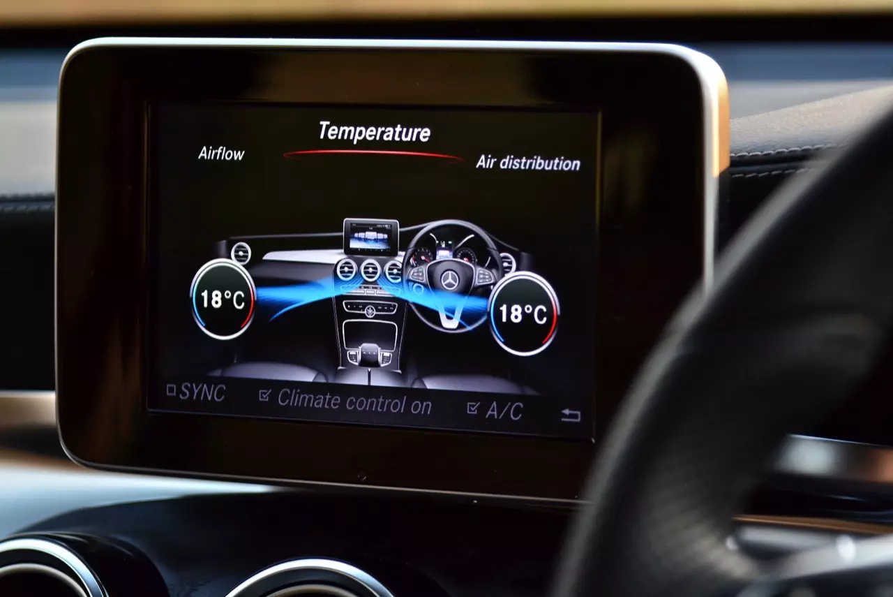 ถังเดียวเที่ยวพันกิโลเมตร MERCEDES BENZ GLC 250d COUPE AMG DYNAMIC PLUS