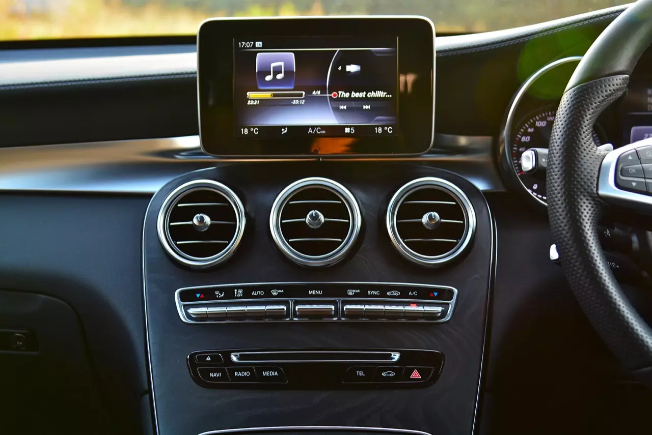 ถังเดียวเที่ยวพันกิโลเมตร MERCEDES BENZ GLC 250d COUPE AMG DYNAMIC PLUS
