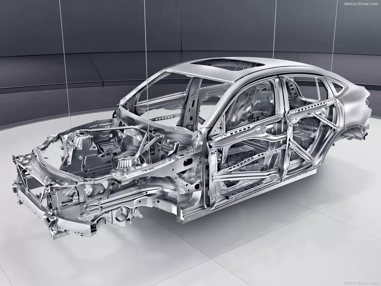 ถังเดียวเที่ยวพันกิโลเมตร MERCEDES BENZ GLC 250d COUPE AMG DYNAMIC PLUS
