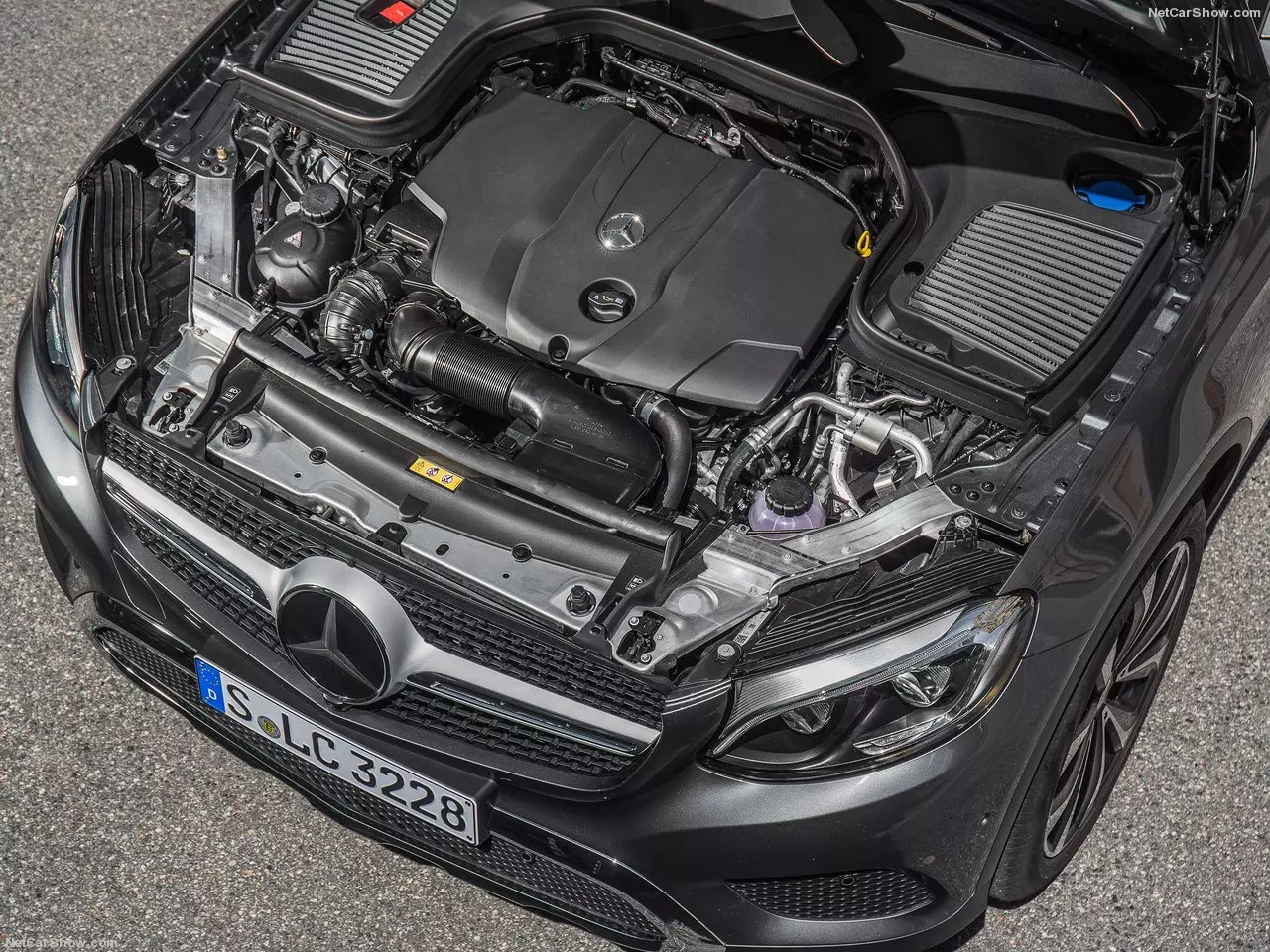 ถังเดียวเที่ยวพันกิโลเมตร MERCEDES BENZ GLC 250d COUPE AMG DYNAMIC PLUS