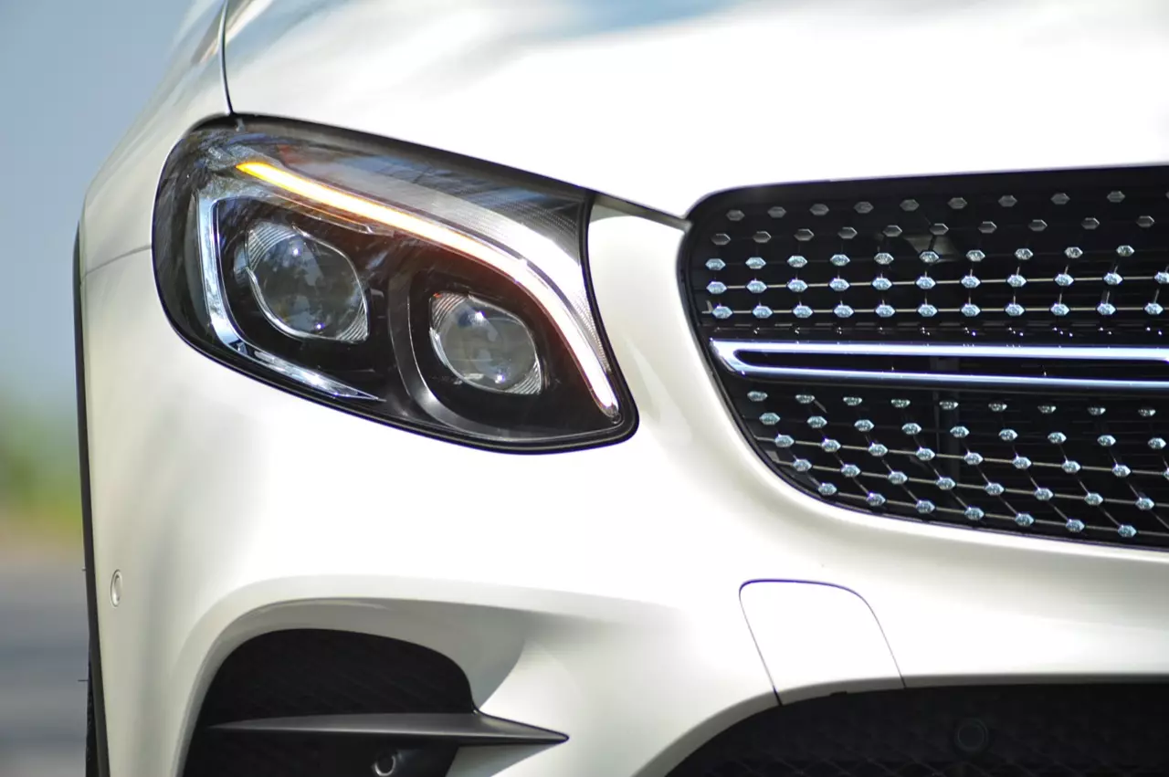ถังเดียวเที่ยวพันกิโลเมตร MERCEDES BENZ GLC 250d COUPE AMG DYNAMIC PLUS