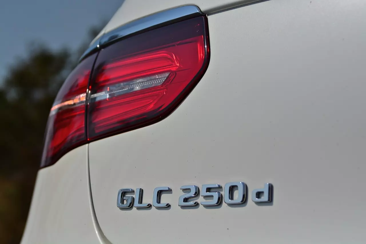 ถังเดียวเที่ยวพันกิโลเมตร MERCEDES BENZ GLC 250d COUPE AMG DYNAMIC PLUS