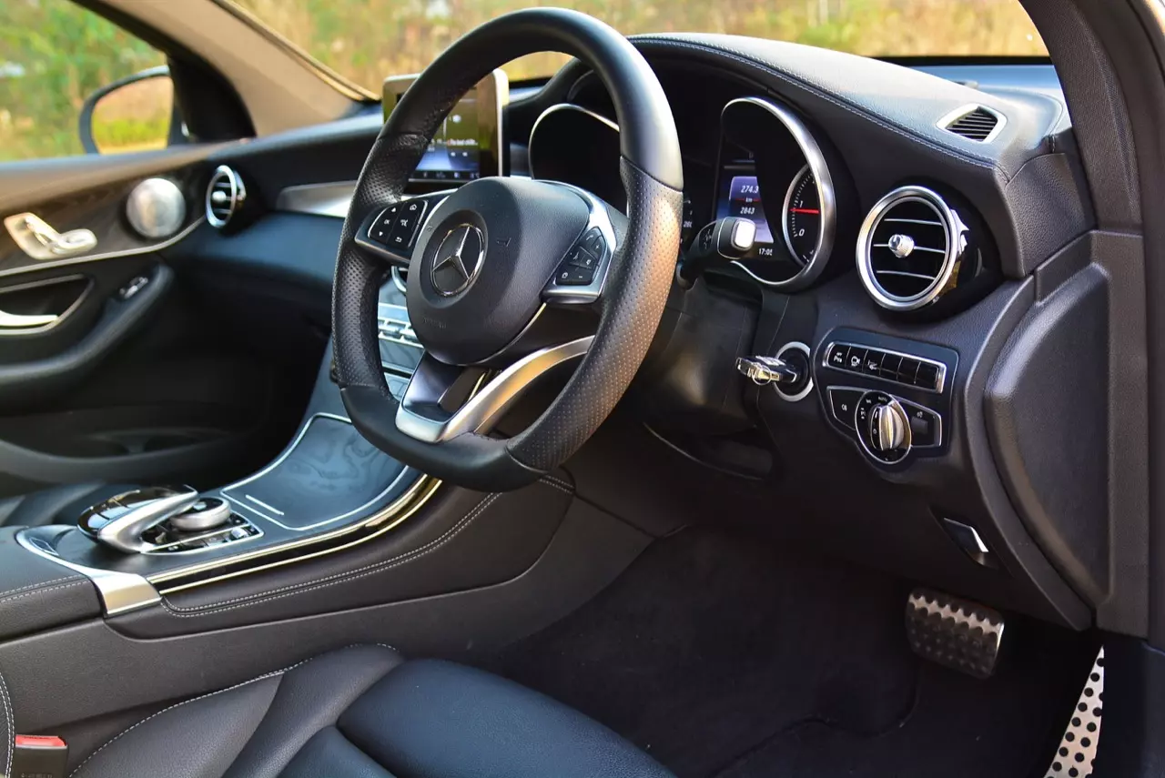 ถังเดียวเที่ยวพันกิโลเมตร MERCEDES BENZ GLC 250d COUPE AMG DYNAMIC PLUS