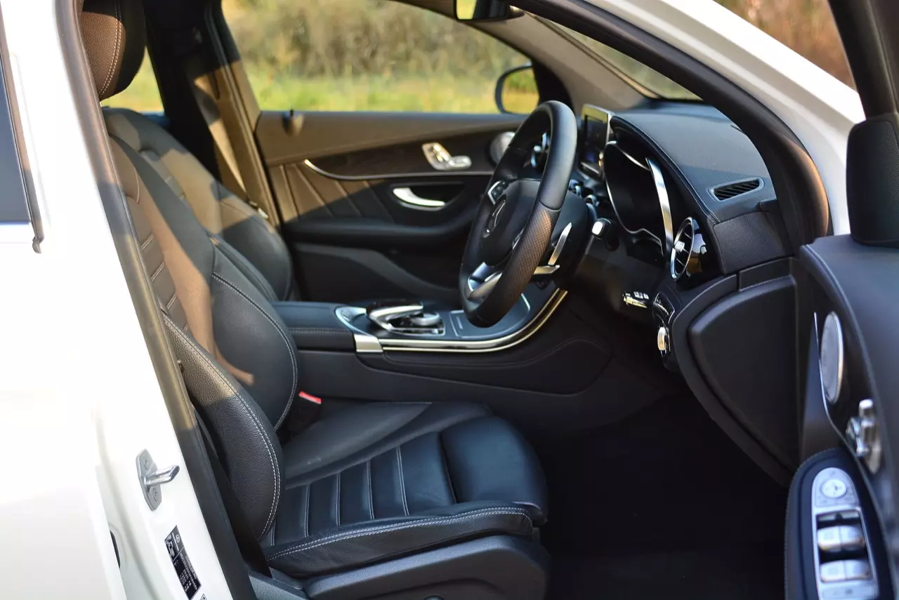 ถังเดียวเที่ยวพันกิโลเมตร MERCEDES BENZ GLC 250d COUPE AMG DYNAMIC PLUS