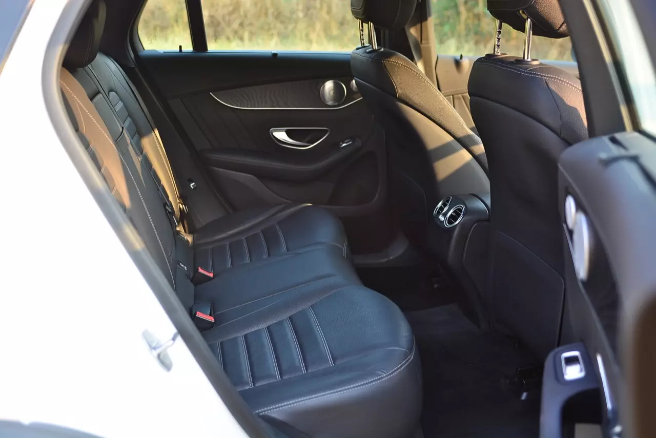 ถังเดียวเที่ยวพันกิโลเมตร MERCEDES BENZ GLC 250d COUPE AMG DYNAMIC PLUS