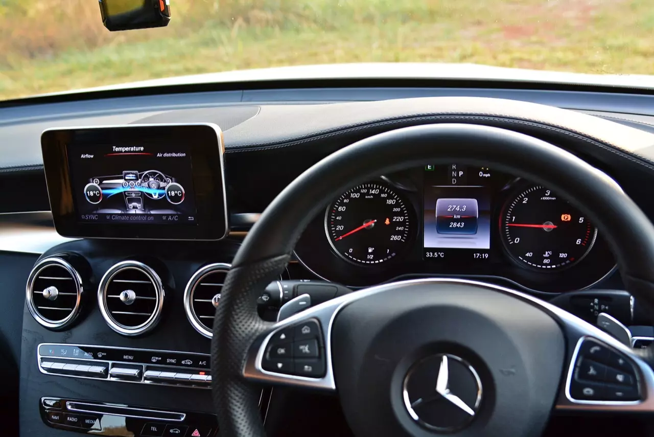 ถังเดียวเที่ยวพันกิโลเมตร MERCEDES BENZ GLC 250d COUPE AMG DYNAMIC PLUS