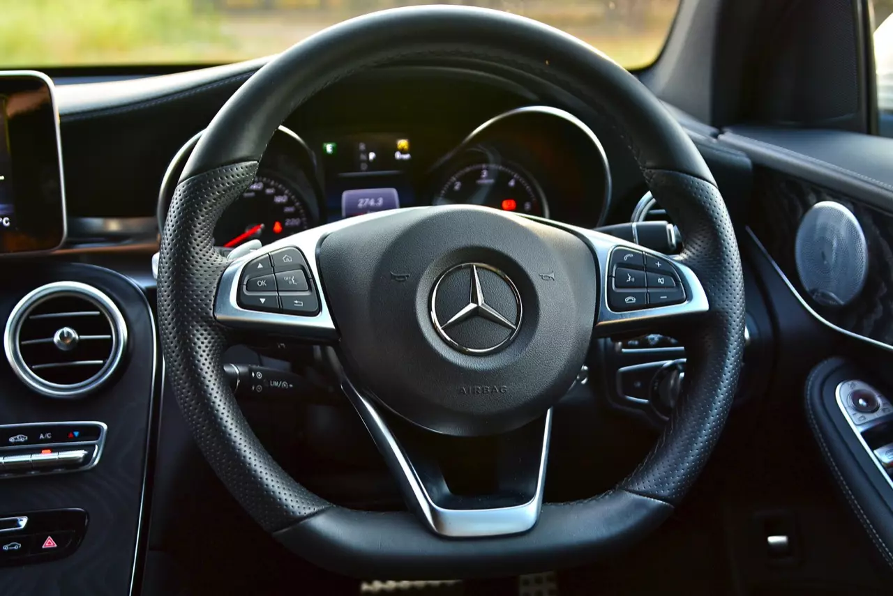ถังเดียวเที่ยวพันกิโลเมตร MERCEDES BENZ GLC 250d COUPE AMG DYNAMIC PLUS