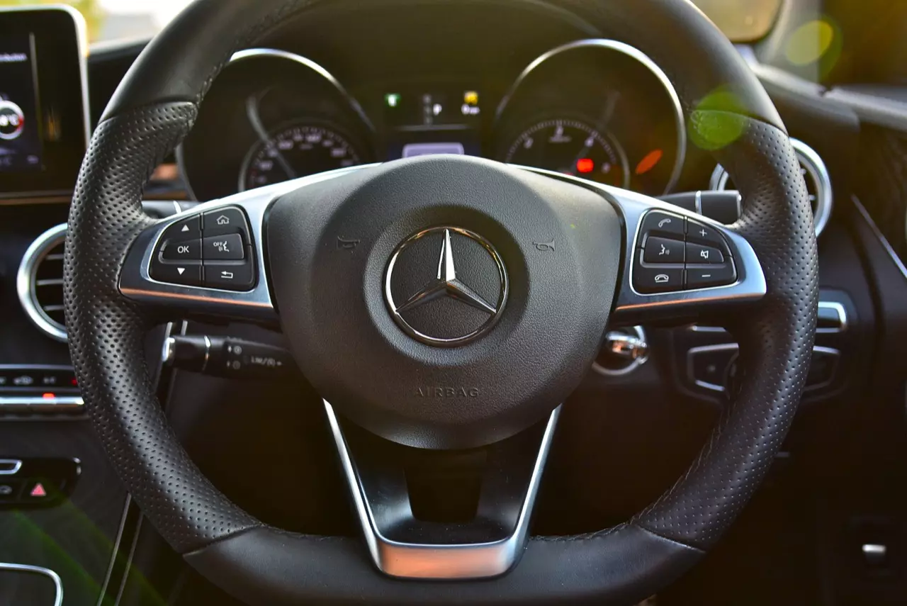 ถังเดียวเที่ยวพันกิโลเมตร MERCEDES BENZ GLC 250d COUPE AMG DYNAMIC PLUS