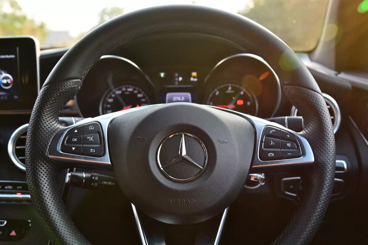 ถังเดียวเที่ยวพันกิโลเมตร MERCEDES BENZ GLC 250d COUPE AMG DYNAMIC PLUS