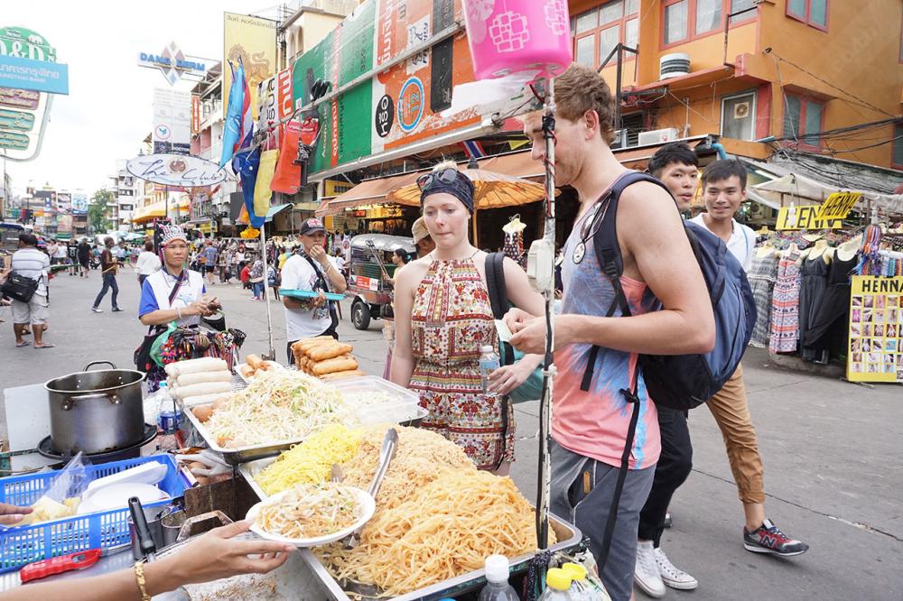 ฝรั่งนิยมมากินผัดไทย