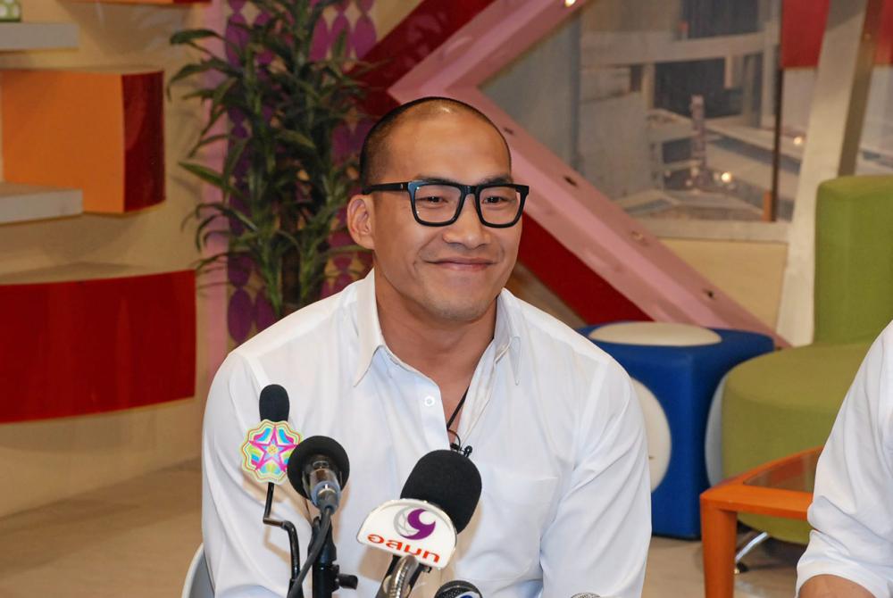 บ๊วย แถลงข่าวขอเลิกตุ๊ก แต่ยืนยันตนไม่ได้มีผู้หญิงคนใหม่
