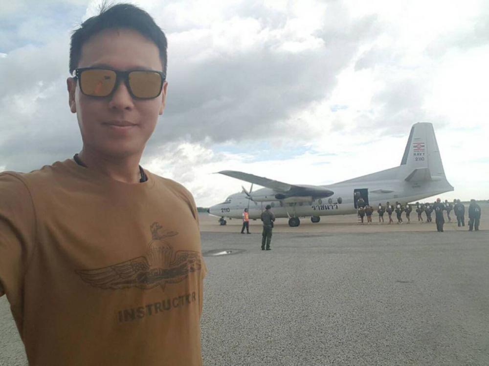 พ.ต.ท.จิรกฤต จารุนภัทร์ หรือ รองไมค์ รอง ผกก.สืบสวน สน.ทองหล่อ
