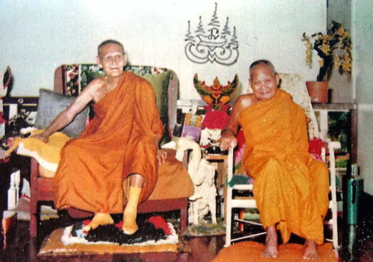 ในหลวง ร.9 กับพระอริยสงฆ์ ตอน 1 'นึกว่าจะใส่ชฎา' 2 หลวงปู่ผู้ไม่รู้จักพ่อหลวง