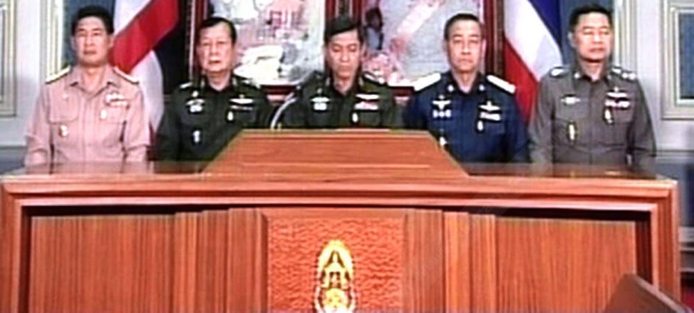 'คมช.' ประกาศยึดอำนาจ 'รัฐประหาร 2549' นำโดย พล.อ.สนธิ บุญยรัตกลิน อดีต ผบ.ทบ. พร้อม อดีตผบ.เหล่าทัพ