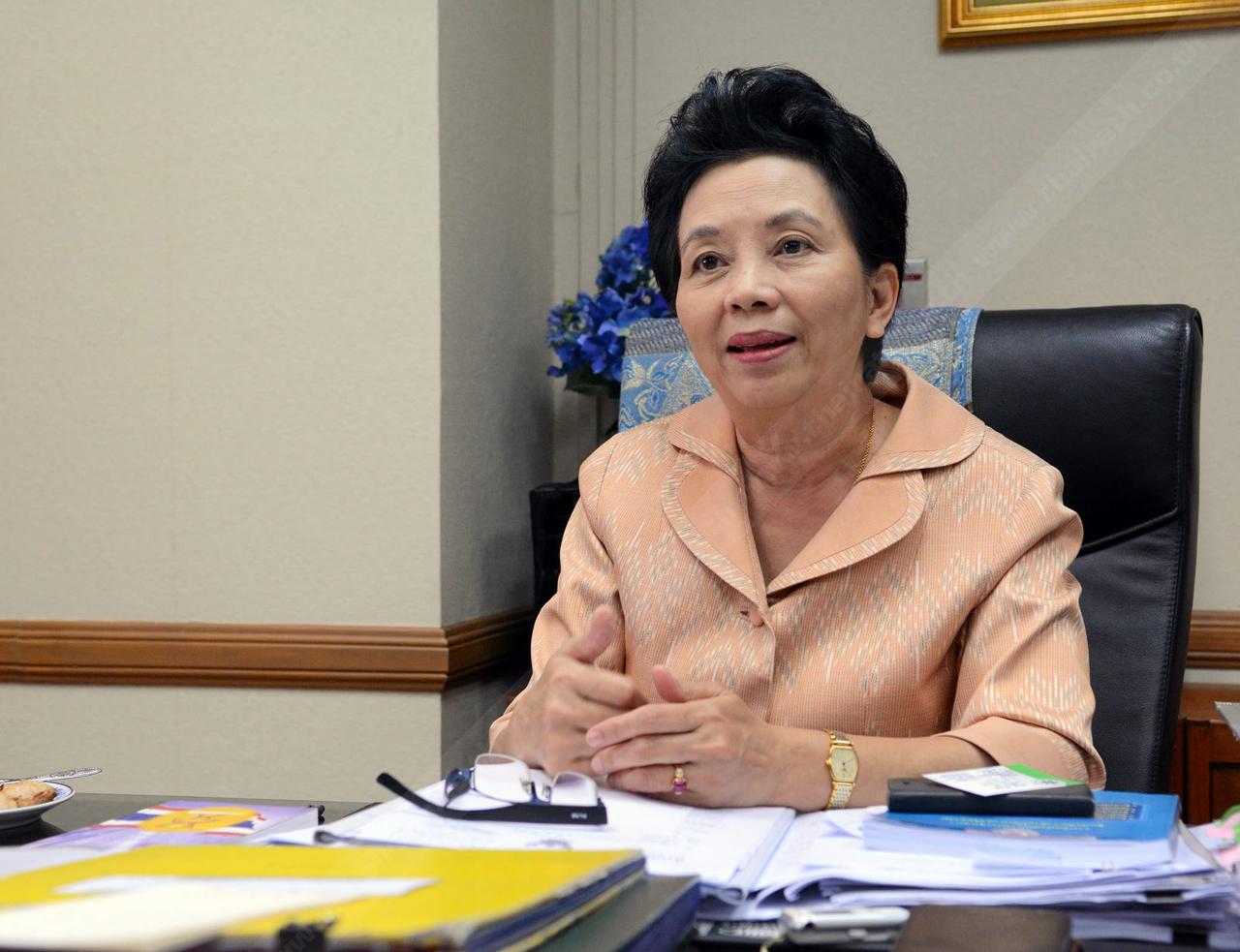 นางนรรัตน์ พิมเสน เลขาธิการวุฒิสภา