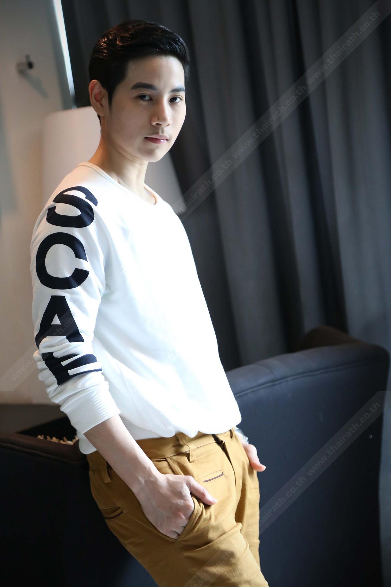 หล่อเกินชาย