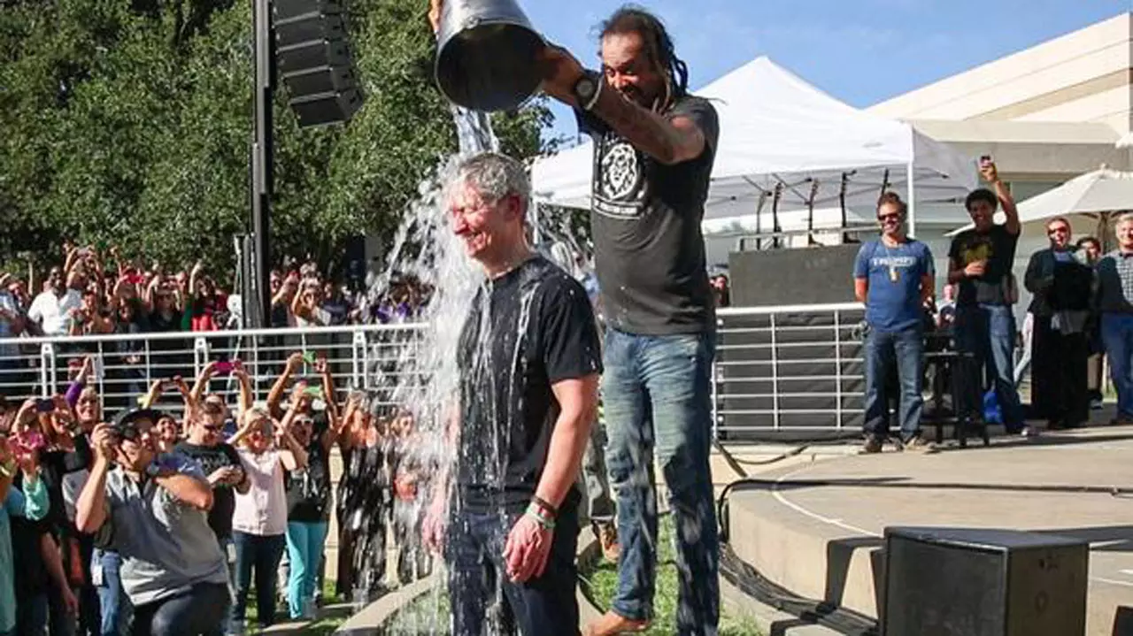 10 ข้อต้องรู้ Ice Bucket Challenge คืออะไร?
