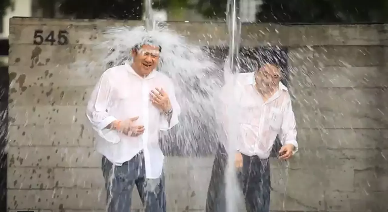 รวม 'คนดัง' รับคำท้า ส่งต่อบุญ...'Ice Bucket Challenge' (ชมคลิป) 