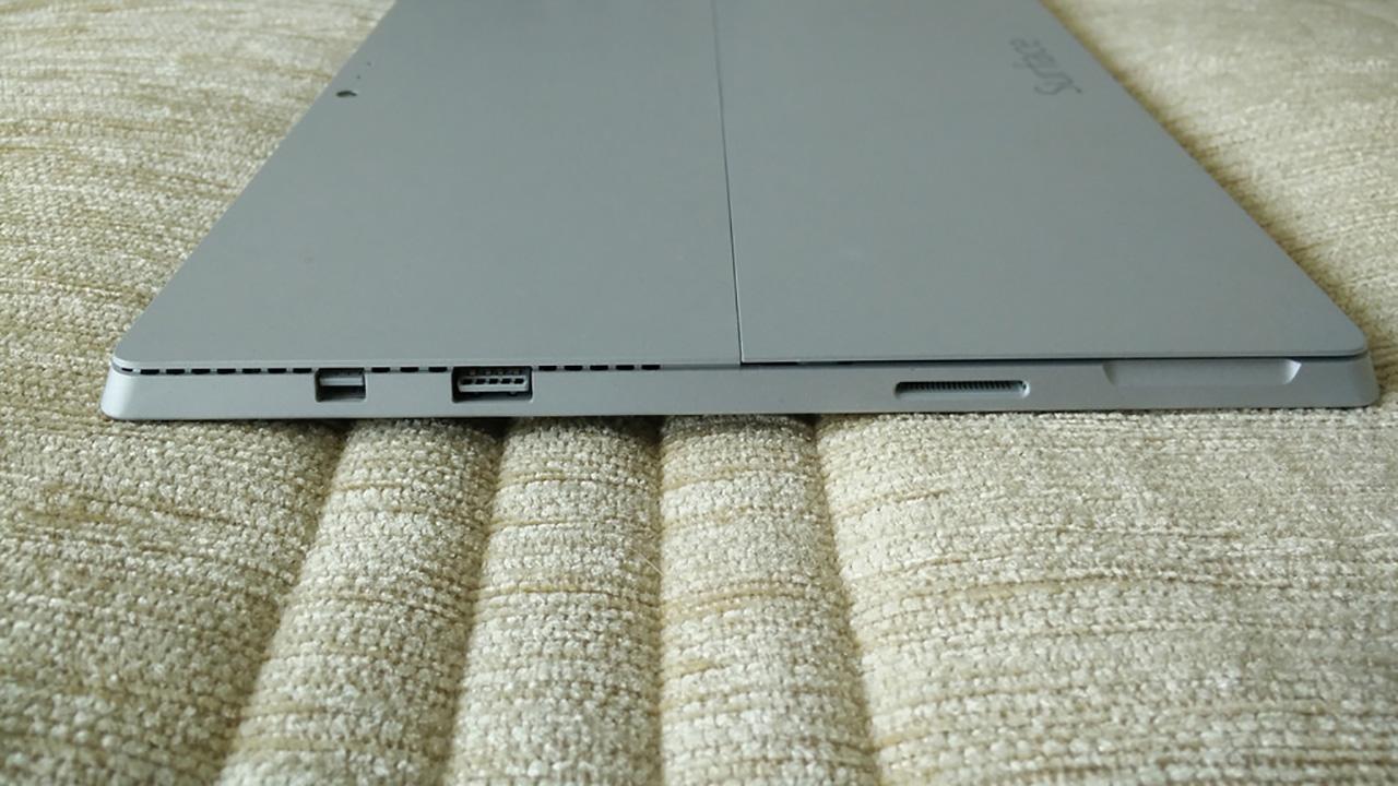 Microsoft Surface Pro 3 ด้านขวา