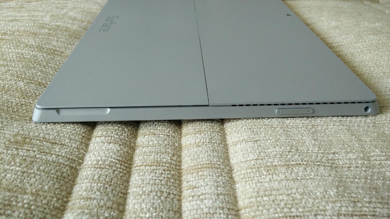 Microsoft Surface Pro 3 ด้านซ้าย
