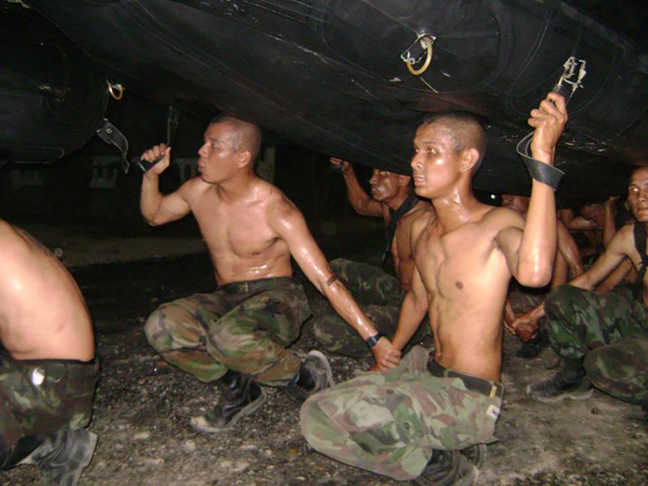 แบกเรือยางในหลักสูตรรีคอน รุ่นที่ 38
