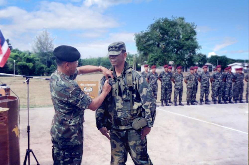พิธีติดเครื่องหมาย หลักสูตรจู่โจม RANGER รุ่นที่ 86