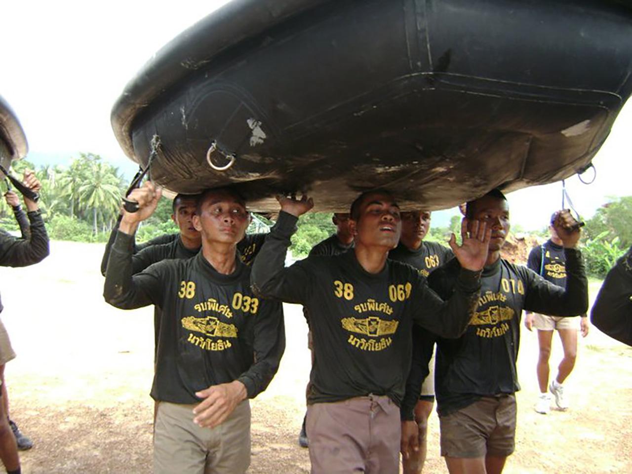 แบกเรือยาง หลักสูตรรีคอน รุ่นที่ 38