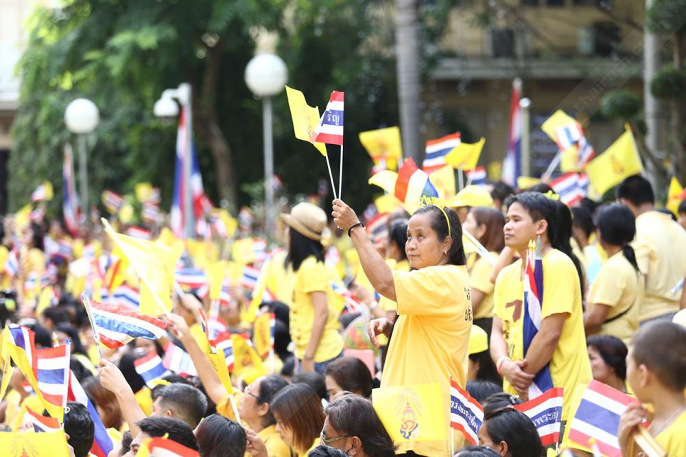 เปล่งเสียงทรงพระเจริญ ยิ่งยืนนาน