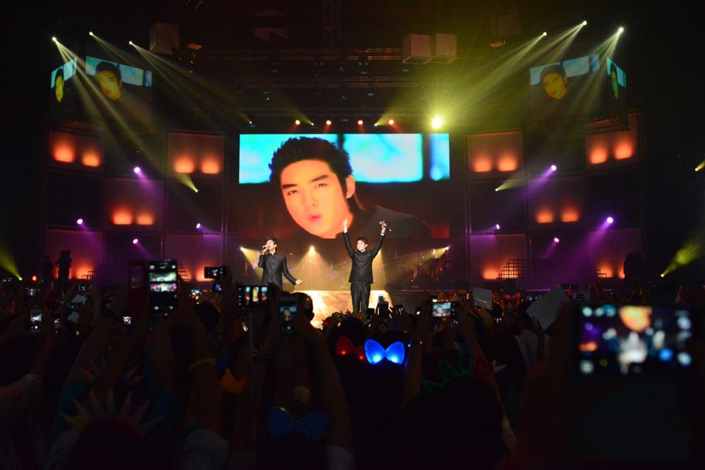 โชว์เพลงซึ้งๆ ให้แฟนๆ ฟัง