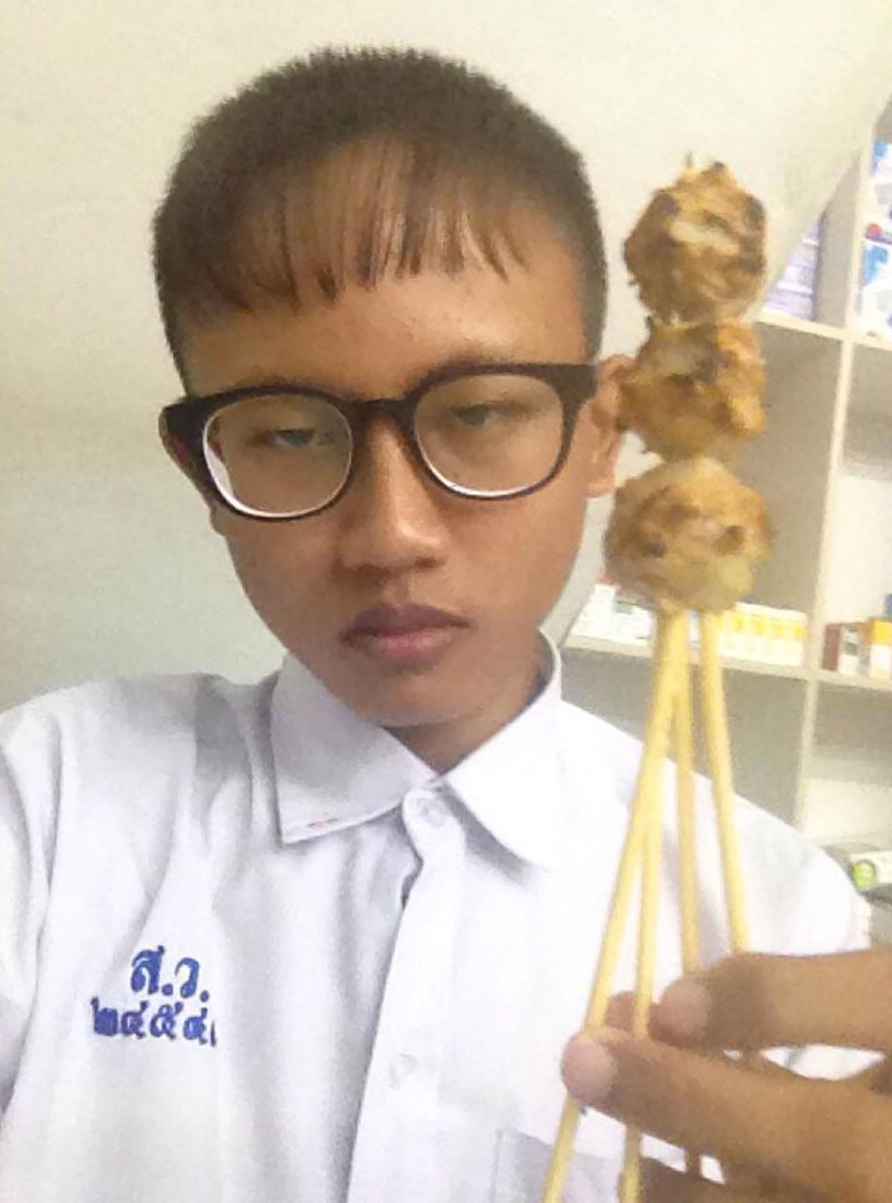 ลูกชิ้นร้านนี้ 4 ไม้ 5 บาทเองครับ