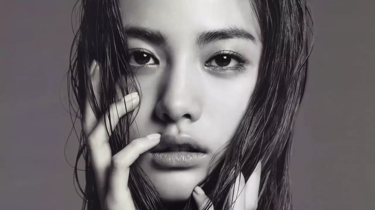 มองแล้วใจสั่น! สวยสะกดเหมือนต้องมนต์ 20 อันดับ 'หน้าสวย' ที่สุดในโลกปี 2014 (ชมคลิป)