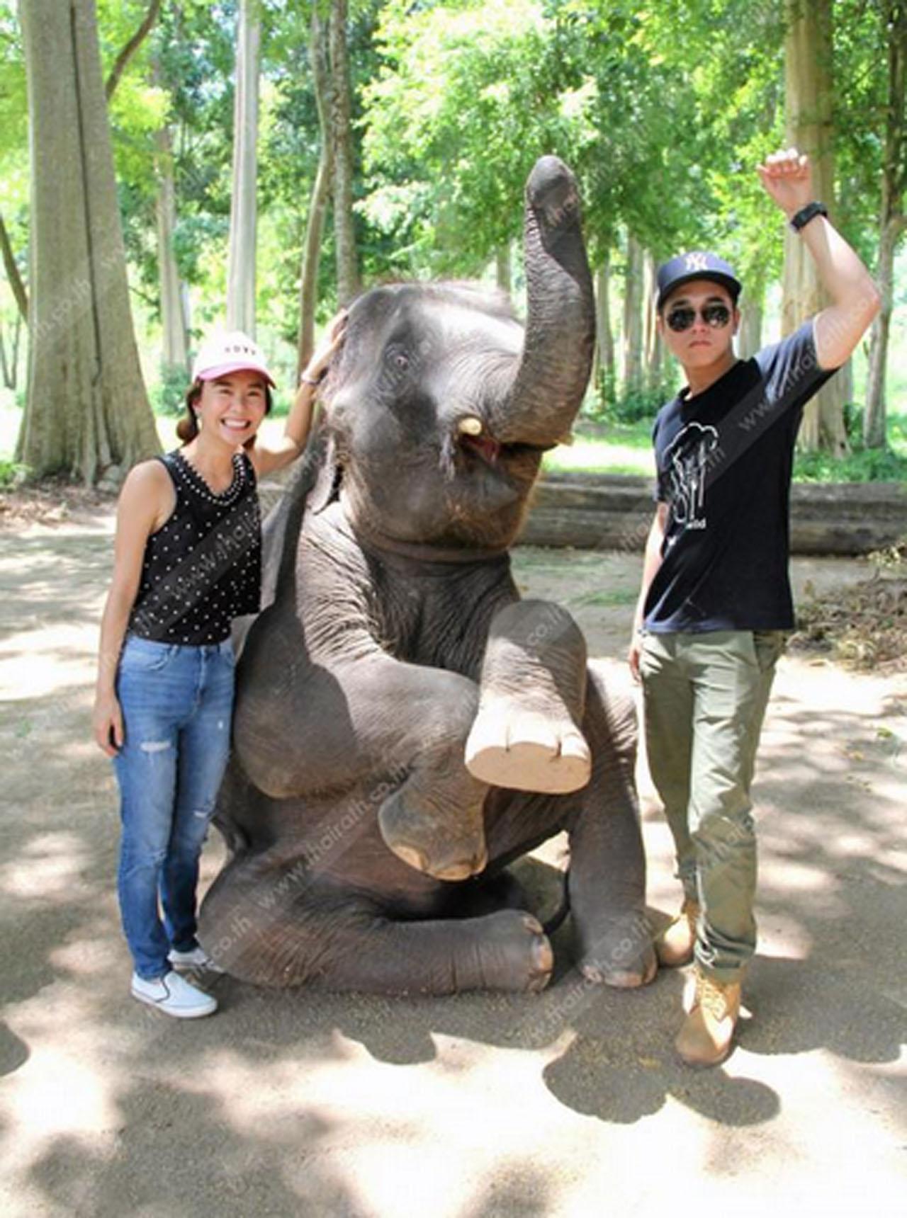 เต้ย อเล็กซ์ ขอให้บุญกุศลหนุนนำให้รักกันนานๆ