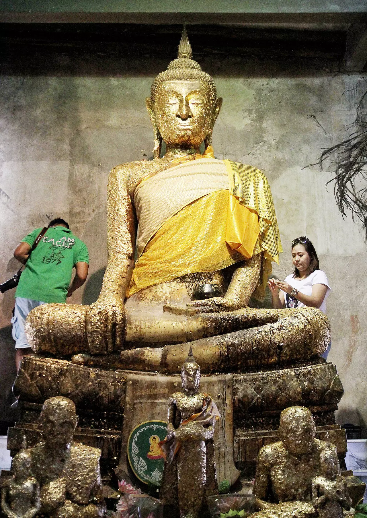 ปริศนารอยยิ้ม กับ พระอุโบสถถูกต้นไทรโอบกอด วัดบางกุ้ง อัมพวา