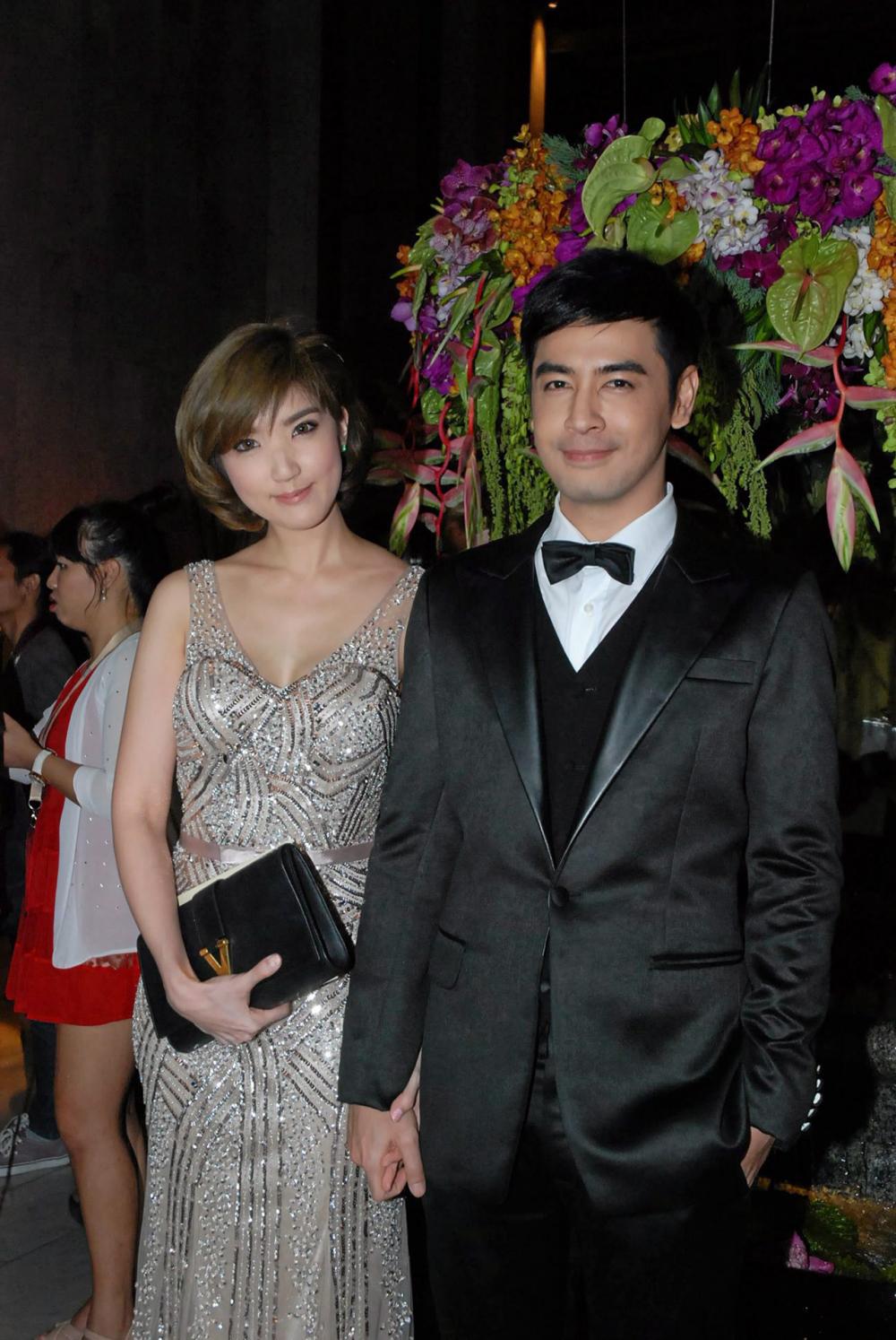 ออย-ธนา ควง ภรรยาสุดสวย เธอ รวรีย์ มาร่วมแสดงความยินดี