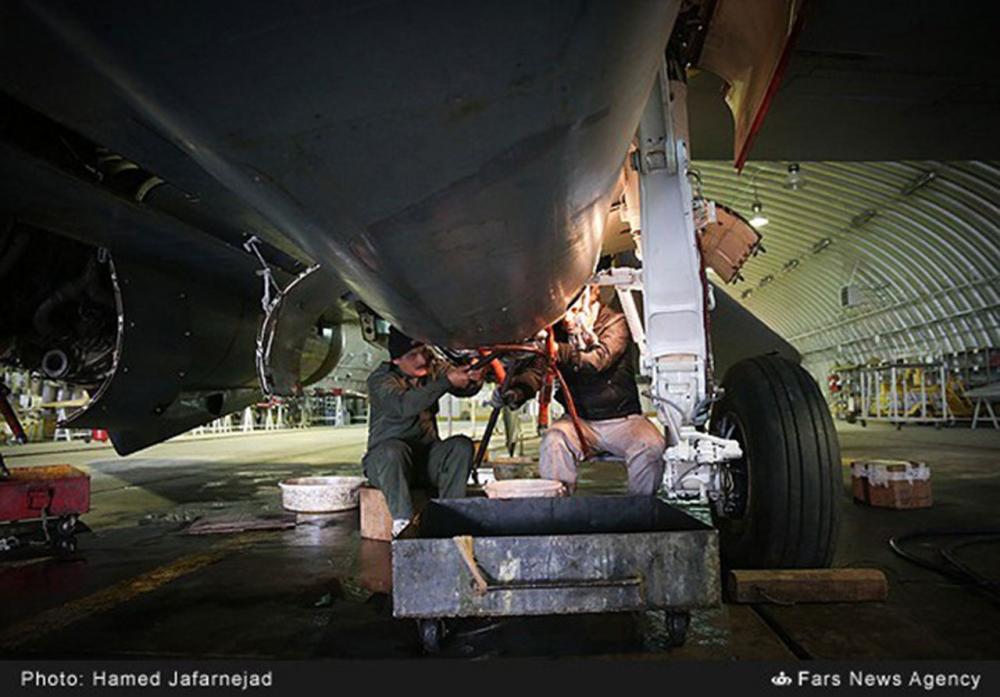 เอฟ-14 ในโรงซ่อม ภาพจาก Hamed Jafarnejad From Fars News Agency