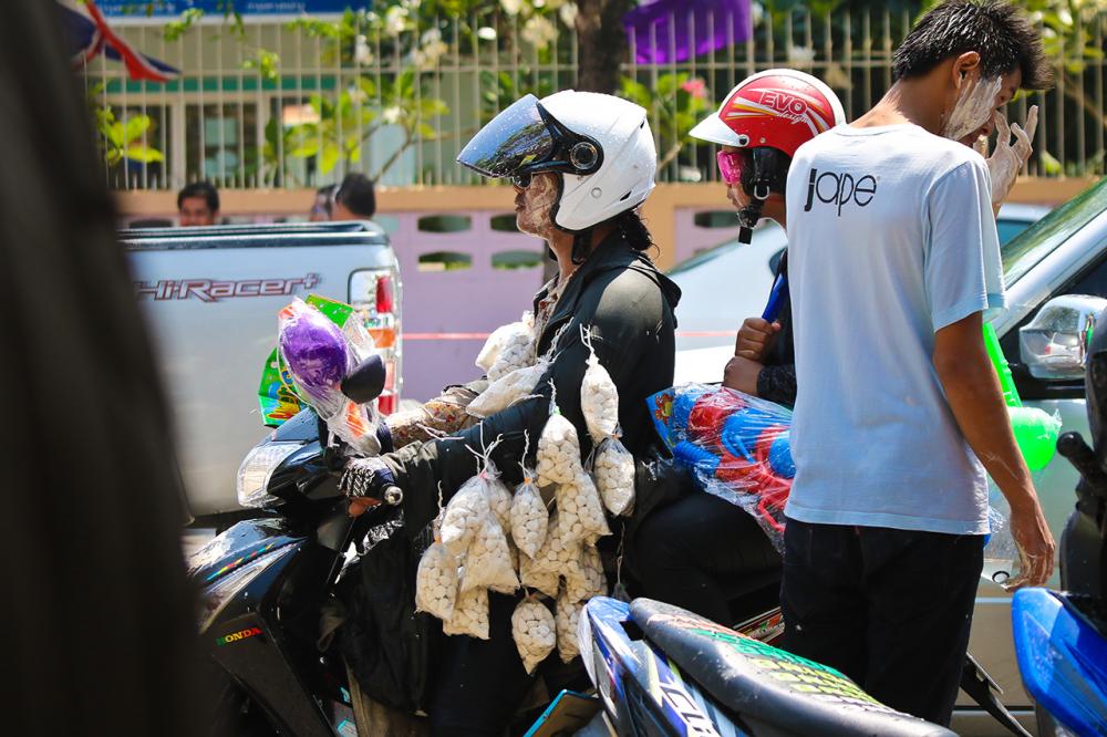 อาวุธพร้อมรบ