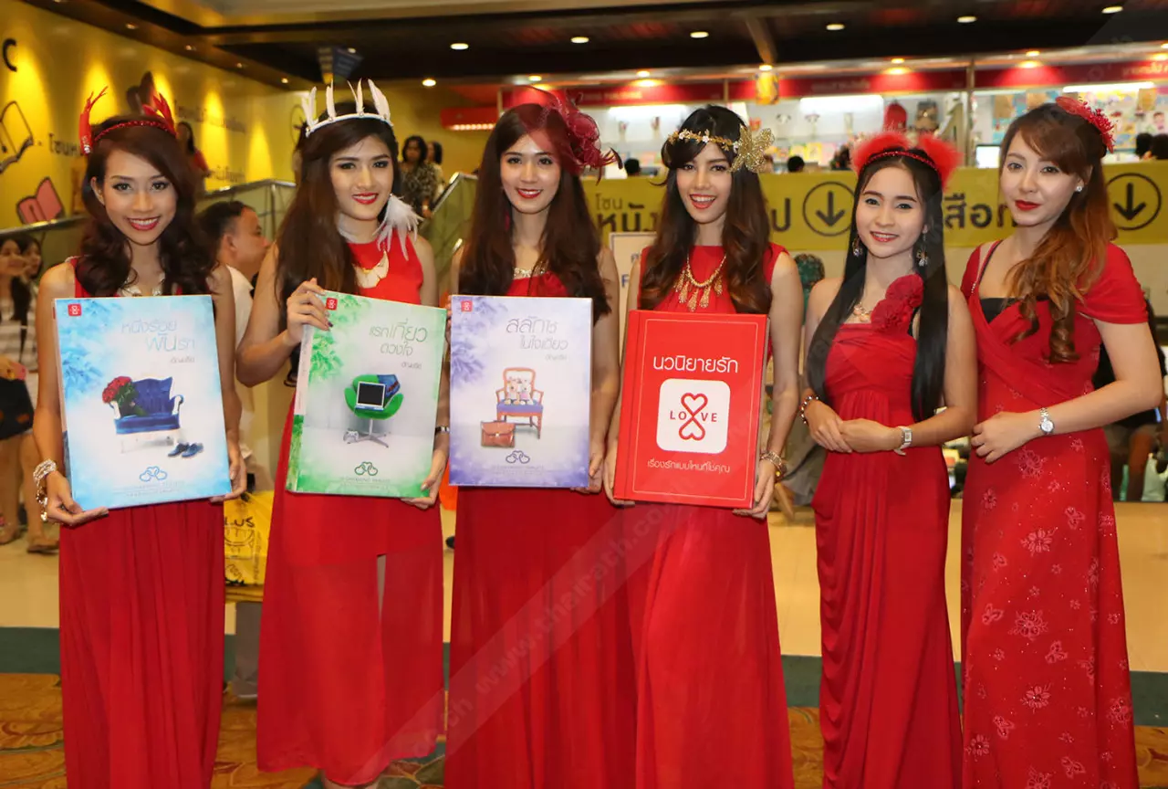 รู้แล้วจะอึ้ง! คุณรู้ไหมว่าสาว 'พริตตี้' สัปดาห์หนังสือ รายได้เท่าไร ? 