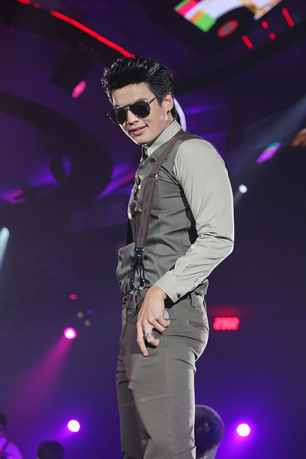 อะไรจะหล่อขนาดนี้คะพี่ฮั่น